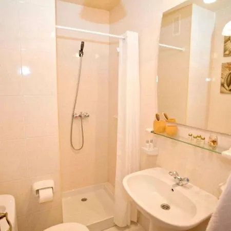 Elegant In With Sea View