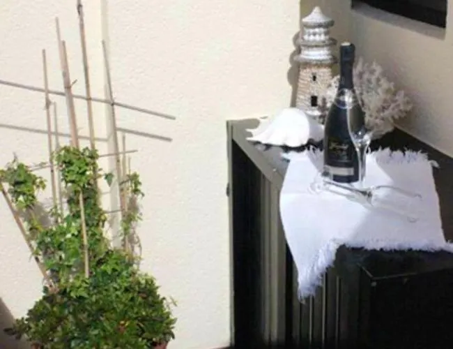 Апартаменты Elegant In With Sea View